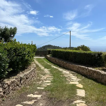 Villa L'hermitage- *